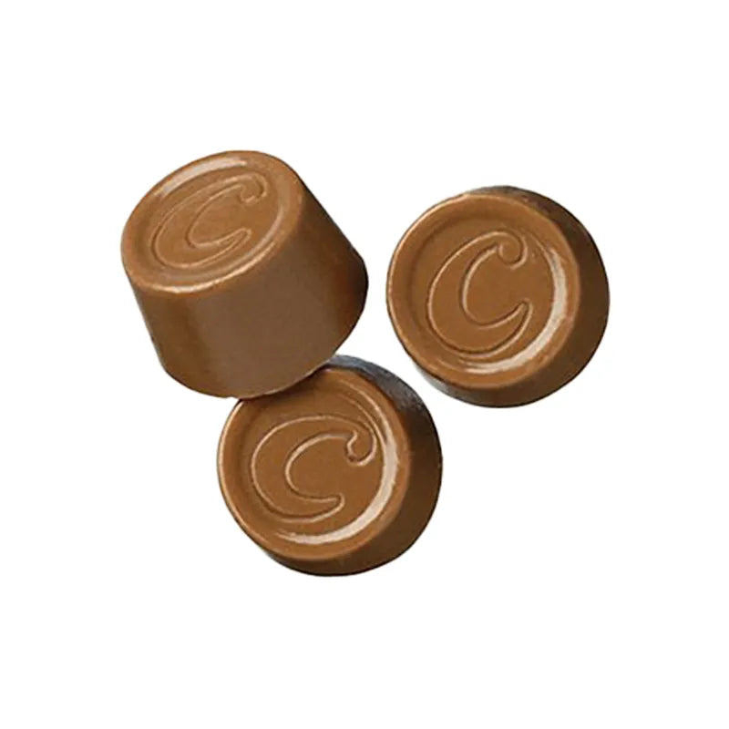 Toffee-filled milk chocolate cylinder-shaped praline by Cloetta.